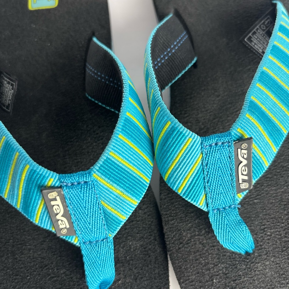 Teva Blue Striped Flip Flops. Size 8 - Picture 5 of 8